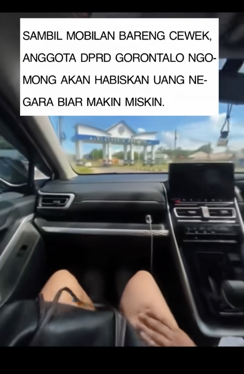 Wahyudin Moridu bersama wanita diduga FT